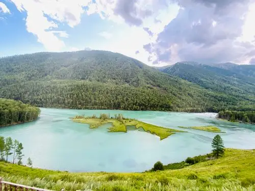 新疆 喀纳斯地质公园 卧龙湾