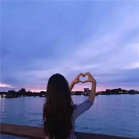 女生背影比心头像 - 搜狗图片搜索