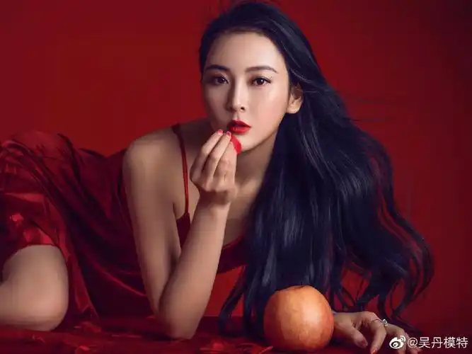 知名美女模特吴丹迷人写真美照欣赏