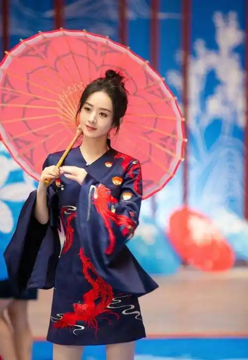 赵丽颖解锁国风造型,手持油纸伞温柔动人,酸奶策划拍出满满电影感