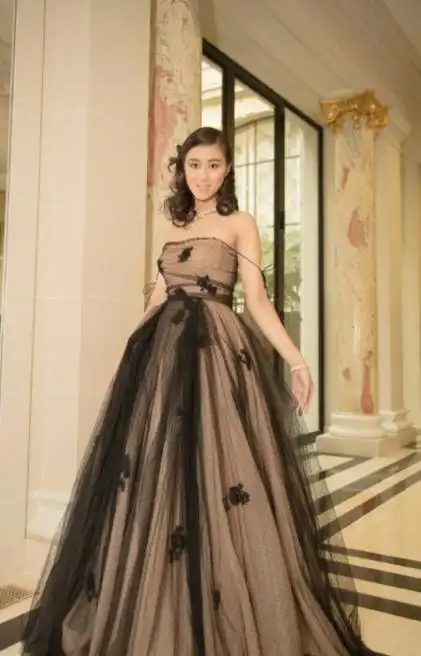 梁安琪:26岁一支舞拿下65岁赌王,10年连生5子,手段不输邓文迪