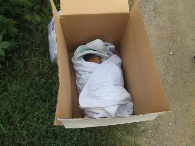 建昌一婴儿出生仅一周,就被狠心遗弃在公路旁