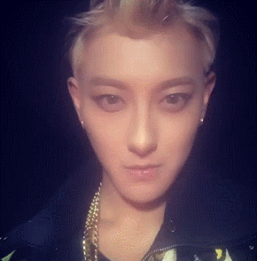 黄子韬帅气黑色短发gif动图_动态图_表情包下载_soogif