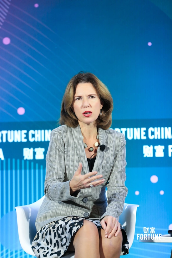 英国驻华大使吴若兰中国是英国非常重要的国际盟友