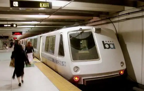 世界上最快的地铁 时速128公里的旧金山地铁