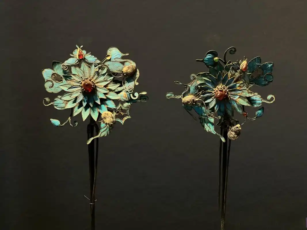 一些漂亮的古代女子头饰.