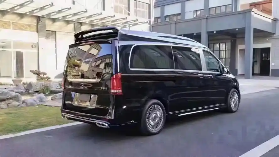 奔驰商务车豪华高顶七座版本吸引颜值