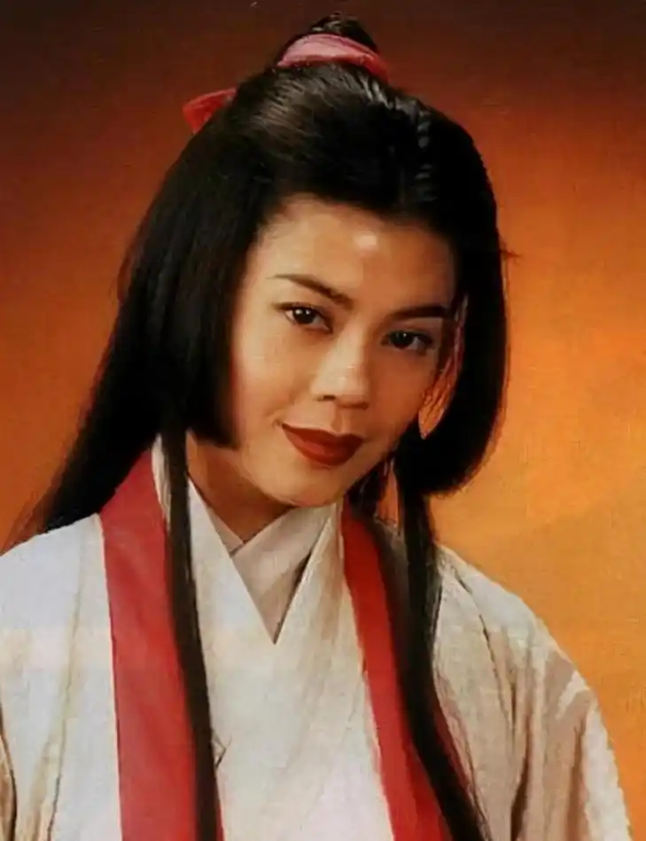 饰演女主角任盈盈的则是梁艺龄,一位很有天分的演员.