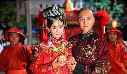 他是皇帝的舅舅却强行霸占岳父的小妾为了宠妾不惜灭妻