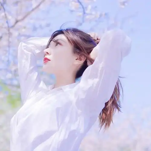 白色系女生头像