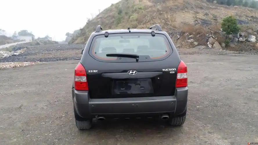 现代途胜06年手动挡四驱豪华款越野车