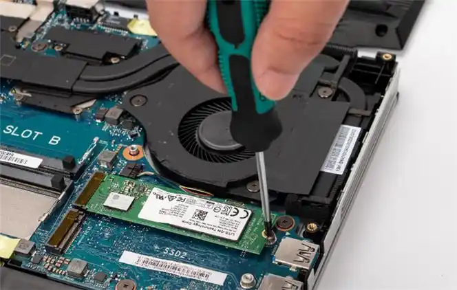 2固态硬盘怎么安装在台式电脑上?