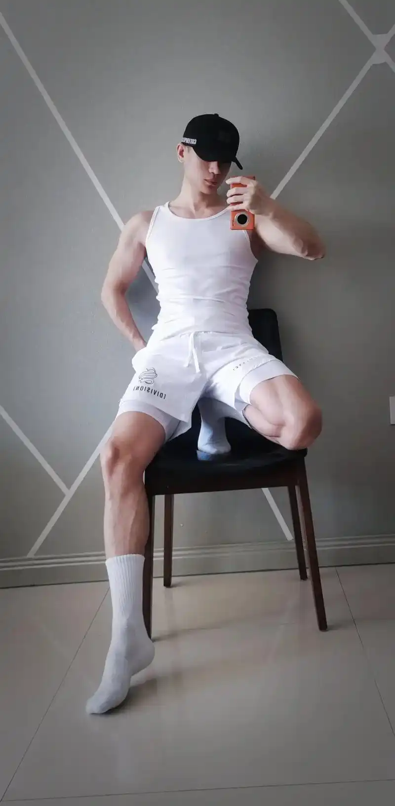 是去打球还是去欣赏风景.#185大帅哥 #腹肌马甲线 #to - 抖音