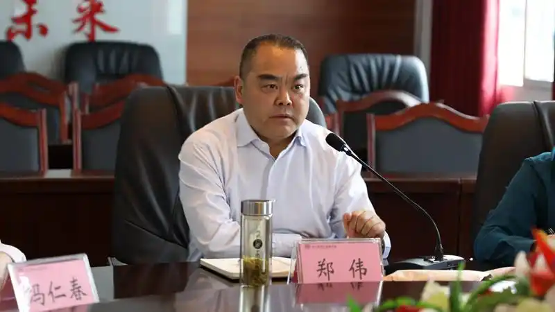 正大建设集团董事长郑伟慰问四川省邻水实验学校毕业班教师