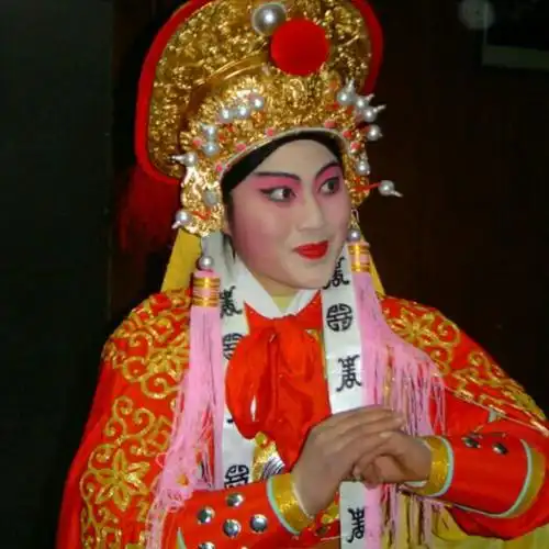 豫剧-《花木兰羞答答施礼拜上》【伴奏】