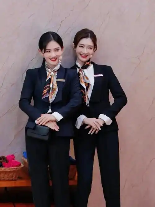 谢娜江疏影的同穿制服 连动作都一样,真的太养眼了