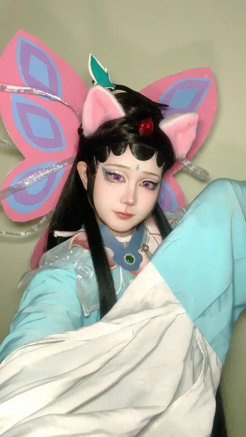 水袖起.身宗小青,绝不轻言放弃#京剧猫 #cos #京剧猫小 - 抖音