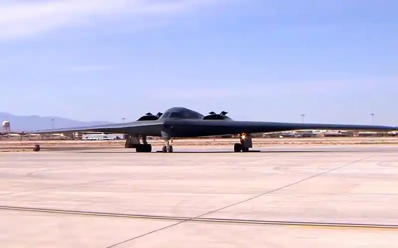 b-2 隐形轰炸机起飞片段- b2 stealth bomber takeoff