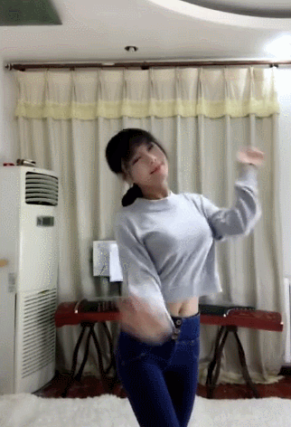 美女气质漂亮可爱gif动图_动态图_表情包下载_soogif