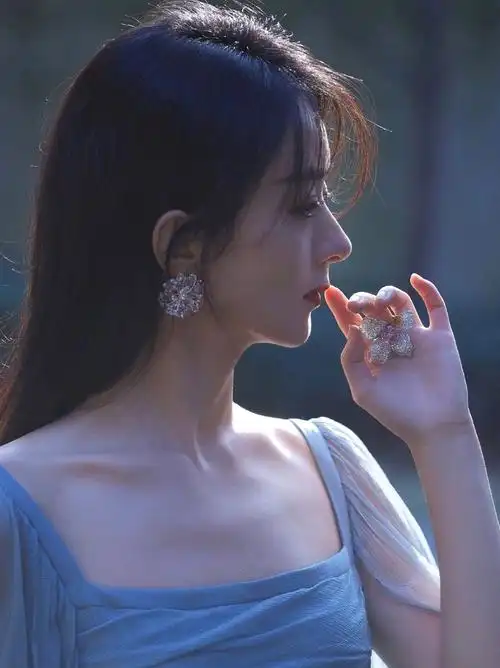 时尚美女们的侧颜杀