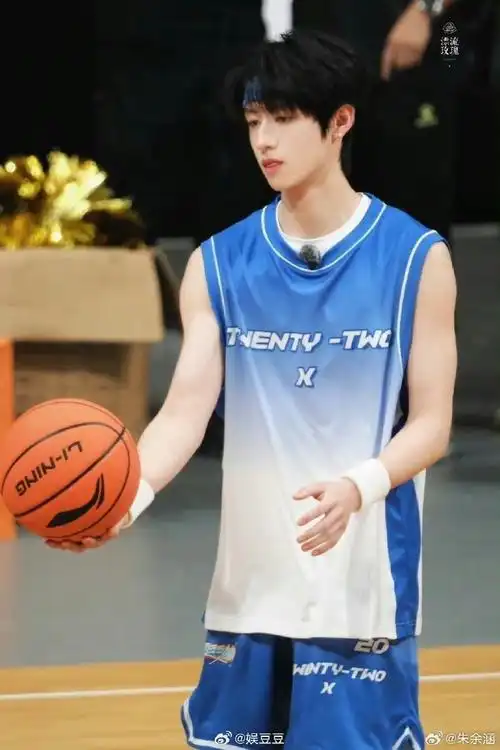 朱志鑫   篮球服帅爆了