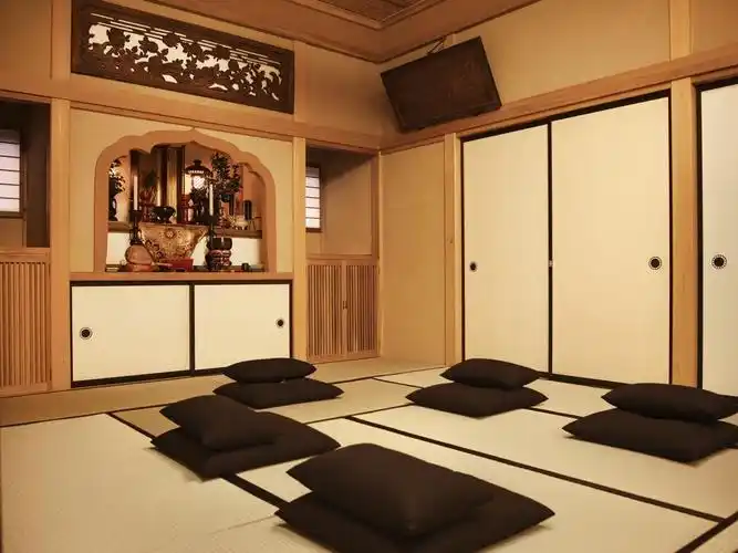 寺庙装修设计案例 - 禅房二,寺庙装修的色彩搭配:寺庙佛堂内装饰的