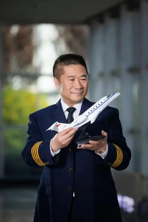 一路豪歌向天涯——刘清贵机长专访_民航资源网