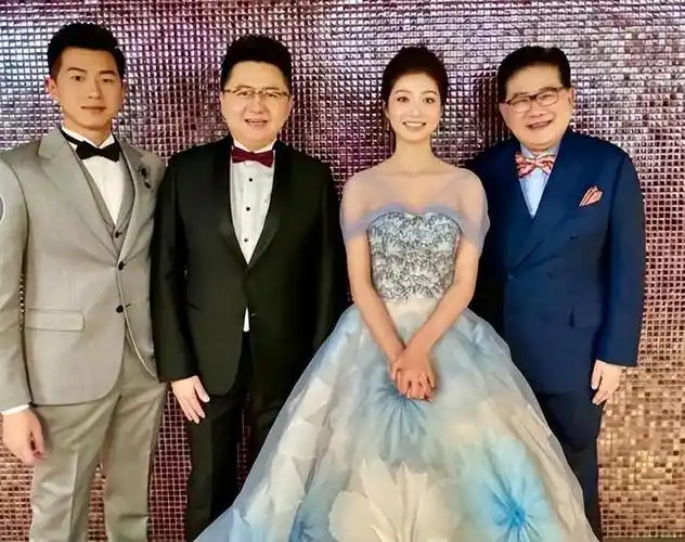 男主持人全是大龄男,女主持人终于有突破|陈辰|央视|金炜|曹可凡|湖南