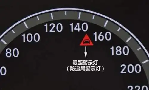 奔驰c180l仪表盘上出现小汽车图案警告标志