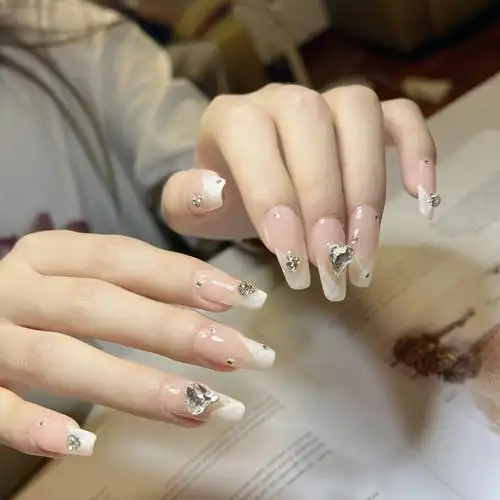 超级好看又洋气的浅色美甲