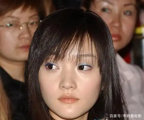 李小璐晒近况被疑变脸,嘴唇太厚像蜜蜂蛰过,眼睛吓人认不出