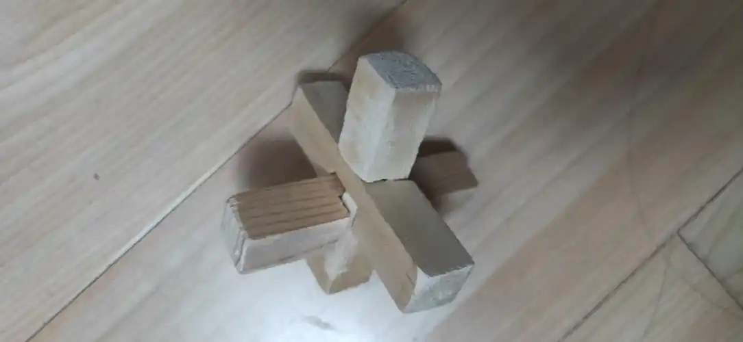 看,这是我制作的鲁班锁.