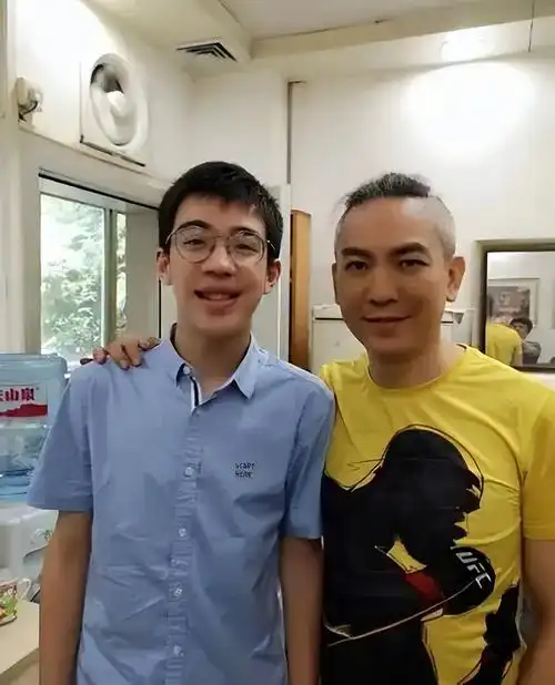 康保罗谢恩正式退出剧组康家四孙仅剩康天庥没有被换角