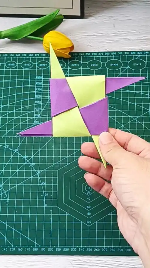 自制玩具:用四张正方形纸这简单好玩的组合纸飞镖,步骤简单详细