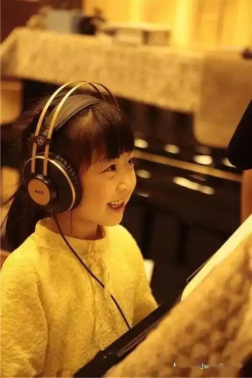 趁孩子未变声为他们留住童声走进录音棚记录奇妙的声音之旅