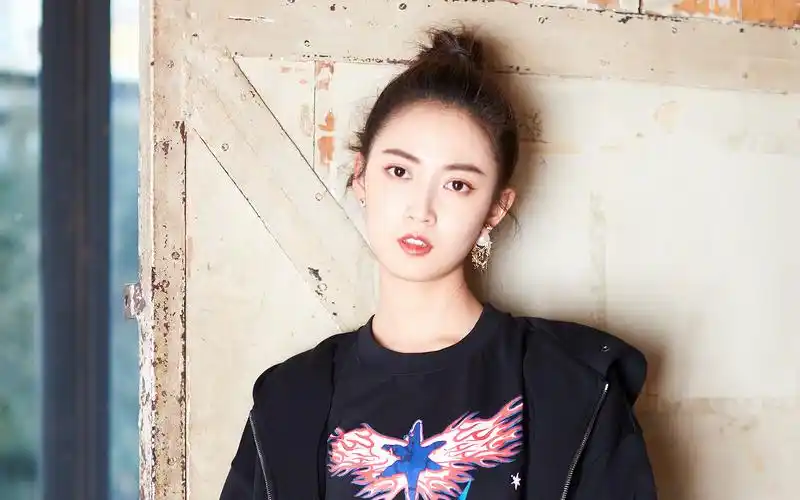 陈钰琪性感时尚写真桌面壁纸