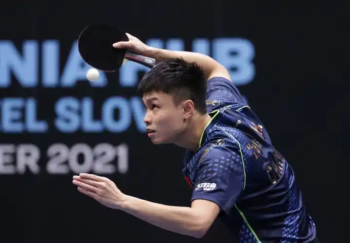 wtt正赛国乒全线晋级!3对双打组合进8强,周启豪苦战5局3-2险胜_王楚钦