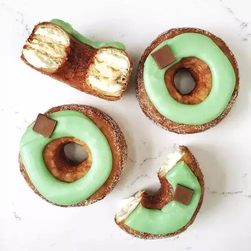 他被称为甜品界的梵高~~诱惑满满的甜甜圈cronut,创意没有止境!