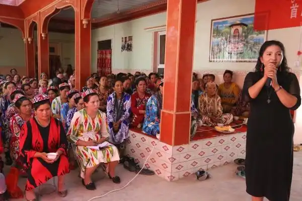 地方要闻 地方要闻 正文7月18日,在伽师县铁日木乡铁格艾日克村热合曼