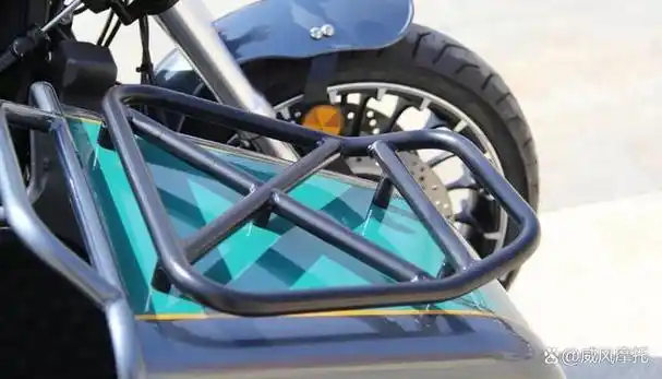 三轮车在装载量上总会优于两轮车,更适合旅行.