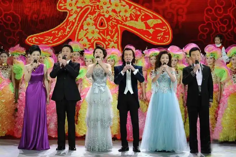 p>《2011年中央电视台春节联欢晚会》 i>(简称:2011年央视兔年春晚)