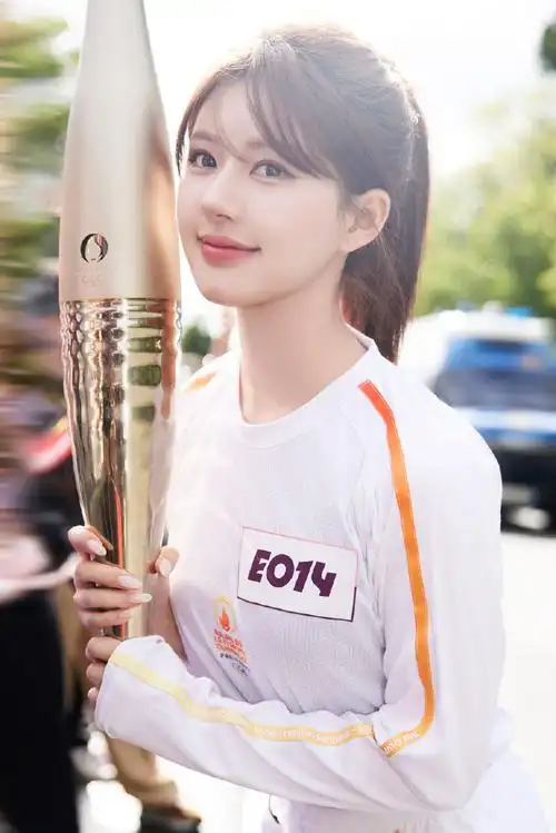 赵露思火炬手造型