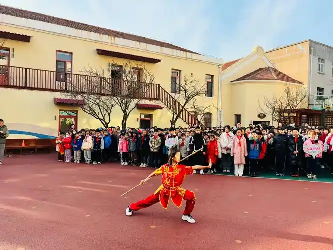 青岛德县路小学教育集团(德县路校区)举行开学典礼暨开学第一课大思政