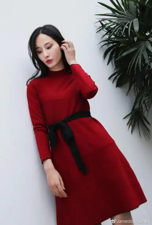 实用穿搭技巧1,铁锈红衬衫裙铁锈红是一种比较时髦的红色类型,比起正