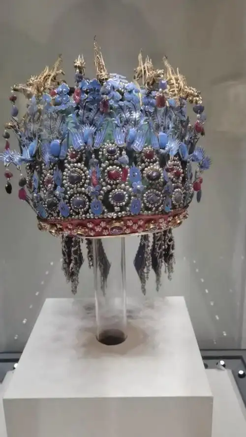 国家博物馆馆藏:明.花丝点翠凤冠