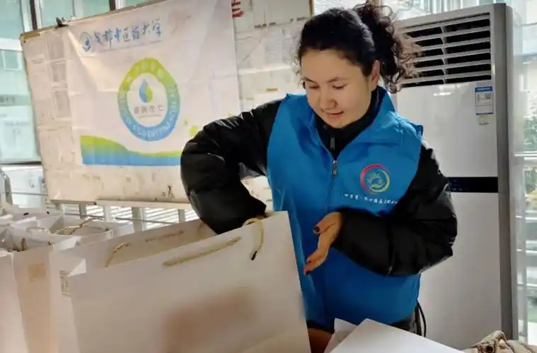 图片来源:成都中医药大学爱意热烈珍贵留给所爱的你学校与学子的