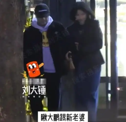 大鹏和现任妻子甜似初恋携妻子逛酒吧