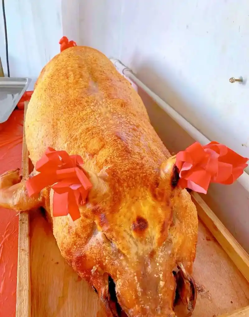 舌尖上的美食.#图文伙伴计划 烧猪肉又叫烤乳猪,是广东人比较 - 抖音