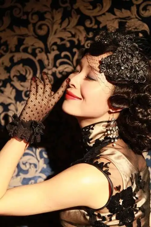 江一燕长得太清淡穿上旗袍后却美得如此惊艳