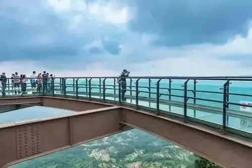成都周边哪里有玻璃栈道景区?